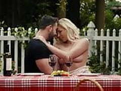 Kiss turns to hot Free XXX | xvideosearch.com