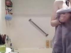 7639876 shaved teen goes wild in the shower Online | xvideosearch.com