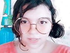 mostrando sus pechos Online | xvideosearch.com