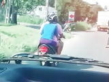 Srilanka Sexy girl get fun on road HD | xvideosearch.com