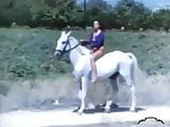 Anna Fonsou To koritsi kai to alogo 4 Hot Clip | xvideosearch.com