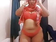 Chubby Arab Mom in Hijab 1 Hot Clip | xvideosearch.com