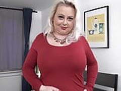 Curvy mature mother with thirsty vagina Hot Clip | xvideosearch.com