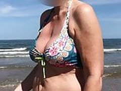 beachvoyeur sexy milf big bikini tits Free XXX | xvideosearch.com