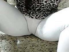 Gostosa de perna aberta mostrando o pacotao Full Video | xvideosearch.com