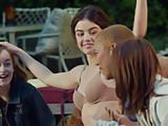 Lucy Hale, Alexandra Shipp, Kathryn Prescott, Awkwafina -Dud Full Video | xvideosearch.com