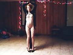 Blonde slut striptease & twerk Full Video | xvideosearch.com