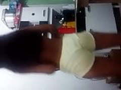 Moreninha rebolando de shortinho Online | xvideosearch.com