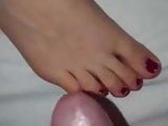 Cum on sexy wifes feet Free XXX | xvideosearch.com