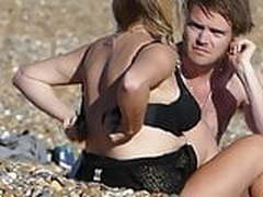 Girl change bra on the beach HD | xvideosearch.com