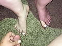 Cumshot on her hot sexy feet Free XXX | xvideosearch.com