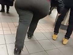 Filming Her Huge Wide Ass Booty HD | xvideosearch.com