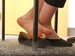 Candid coworker sexy toes shoe play Online | xvideosearch.com