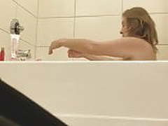 Sexy Wife getting into and out of bath on vacation Hot Clip | xvideosearch.com