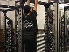 Vanessa White doing pullups at the gym. Free XXX | xvideosearch.com