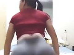 Novinha rebolando a bundona e pegando no pau do amigo Online | xvideosearch.com