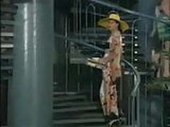 Vesna Vukelic Vendi - Dama koja ubija bathtub nude Full Video | xvideosearch.com