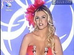 Gul Golge dekolte Hot Clip | xvideosearch.com