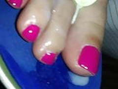 cumshot. on wife toes sleeping flipflops HD | xvideosearch.com