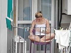 Teen neighbor shows asss on the balcony HD | xvideosearch.com