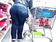 Huge booty milf shows off her round juicy ass.!!! WOW Hot Clip | xvideosearch.com