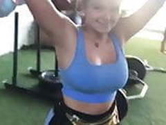 Ariel Winter wearing a fanny pack at the gym HD | xvideosearch.com