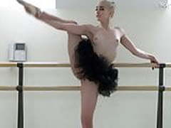 Dora Tornaszkova petite flexi blonde HD | xvideosearch.com