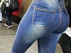 Big ass college girl in jeans