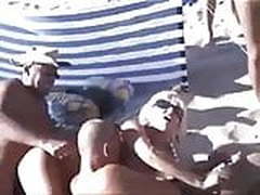 THREESOME ON PLAGE Full Video | xvideosearch.com