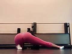 Babe with big ass doing stretches Free XXX | xvideosearch.com