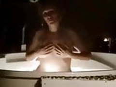 Sandrine fait son show erotique dans le jacuzzi Hot Clip | xvideosearch.com
