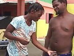 Troietta nera si diverte con un ragazzo di colore. Free XXX | xvideosearch.com