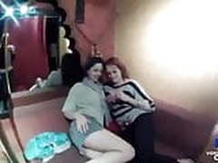 Emy russo et une copine dans un plan a 3 Online | xvideosearch.com