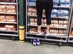 Babe bending over in leggings Online | xvideosearch.com