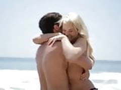 Blonde beach romance HD | xvideosearch.com
