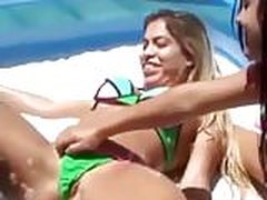 safadeza da brincadeira mostra banheira Full Video | xvideosearch.com