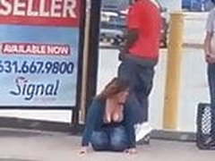 Negrao comendo Loira Safada no ponto de Onibus Online | xvideosearch.com