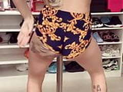 MC Mirella no pole dance se exibindo!! Online | xvideosearch.com