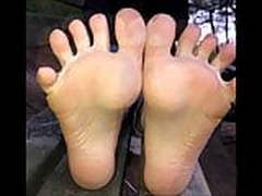 Nadia (new model) moves her sexy (size 39) feet Online | xvideosearch.com