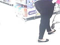 Phat Butt Auntie walking &looking bacc at it Free XXX | xvideosearch.com