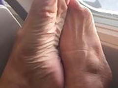 Milf feet in plane Online | xvideosearch.com