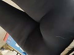 Hot ass milf in tight leggings candid Online | xvideosearch.com