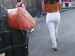 Chica de nalgas ricas caminando Hot Clip | xvideosearch.com