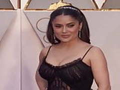 Salma Hayek at 2017 Oscars red carpet Full Video | xvideosearch.com