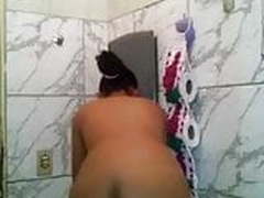 Ebony Girl in Bathroom HD | xvideosearch.com