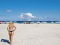 Playita , sol, arena.....y Pato .. Hot Clip | xvideosearch.com