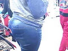 Sincere Ebony gave the gas station a lil show HD | xvideosearch.com