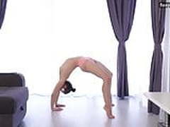 Kazanska Sirota super hot flexible teen Online | xvideosearch.com