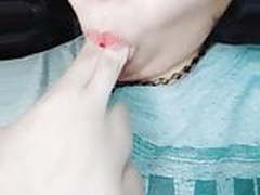 chupandose lo dedos Hot Clip | xvideosearch.com