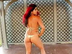 Golden bikini girl Full Video | xvideosearch.com